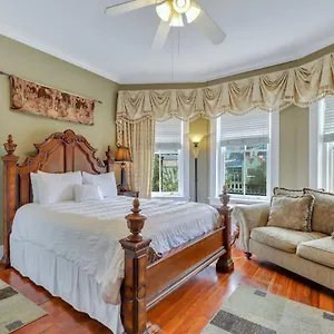 the-wright-suite-on-beautiful-jones-street.top-hotels-in-savannah.com/