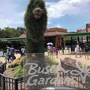 Minutes To Fairgrounds, Hard Rock, & Busch Gardens Holiday home